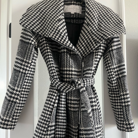 Black and white plaid printed wool winter pea Coat with belt . - Picture 1 of 3